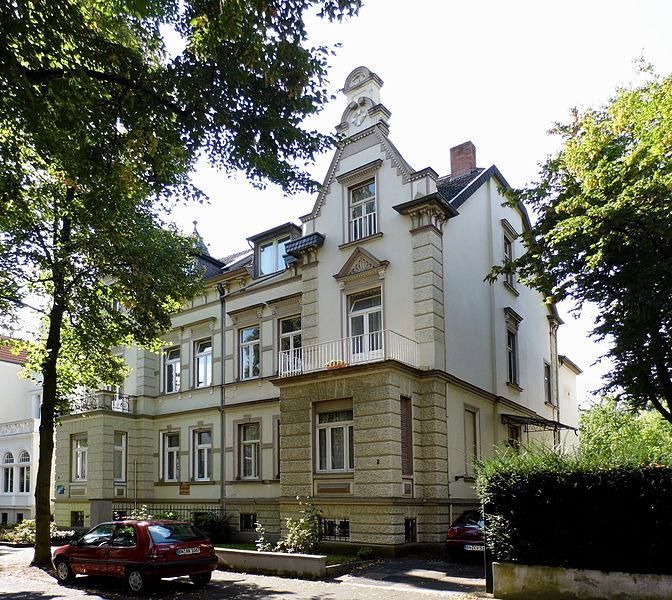 ffbf46569e04c578fc2393f7b8a9109a--bad-godesberg-villa-architecture