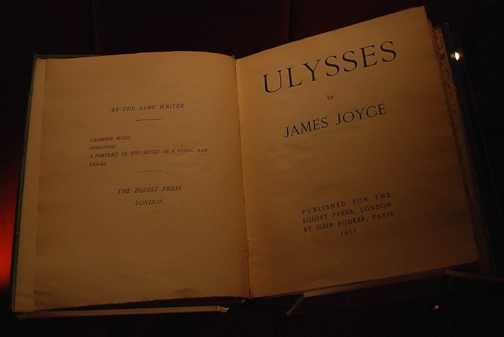 1024px-Manchester_John_Rylands_Library_James_Joyce_16-10-2009_13-55-16